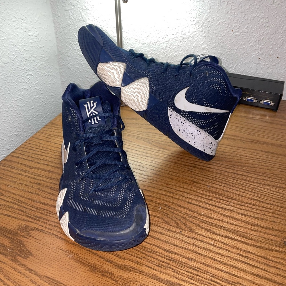 Nike Kyrie 4’s Navy Blue